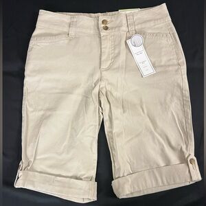 Charter Club Size 4 Pant Shop Shorts Classic Fit NEW Sand Color MSRP $49.50.